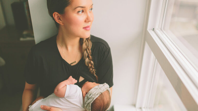 Jak zajistit bezproblémové kojení? To se dozvíte v novém článku na blogu BUDE NÁS VÍC.